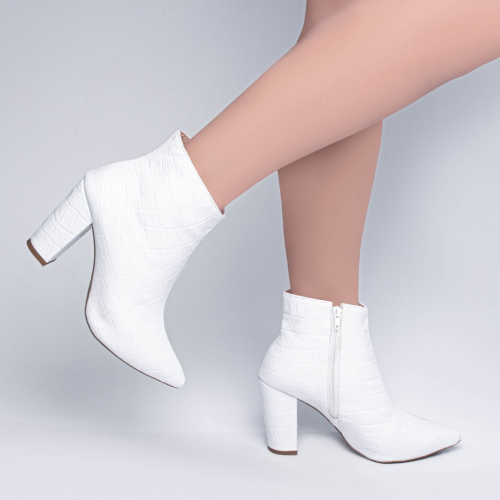 Bota Bico Fino Branca